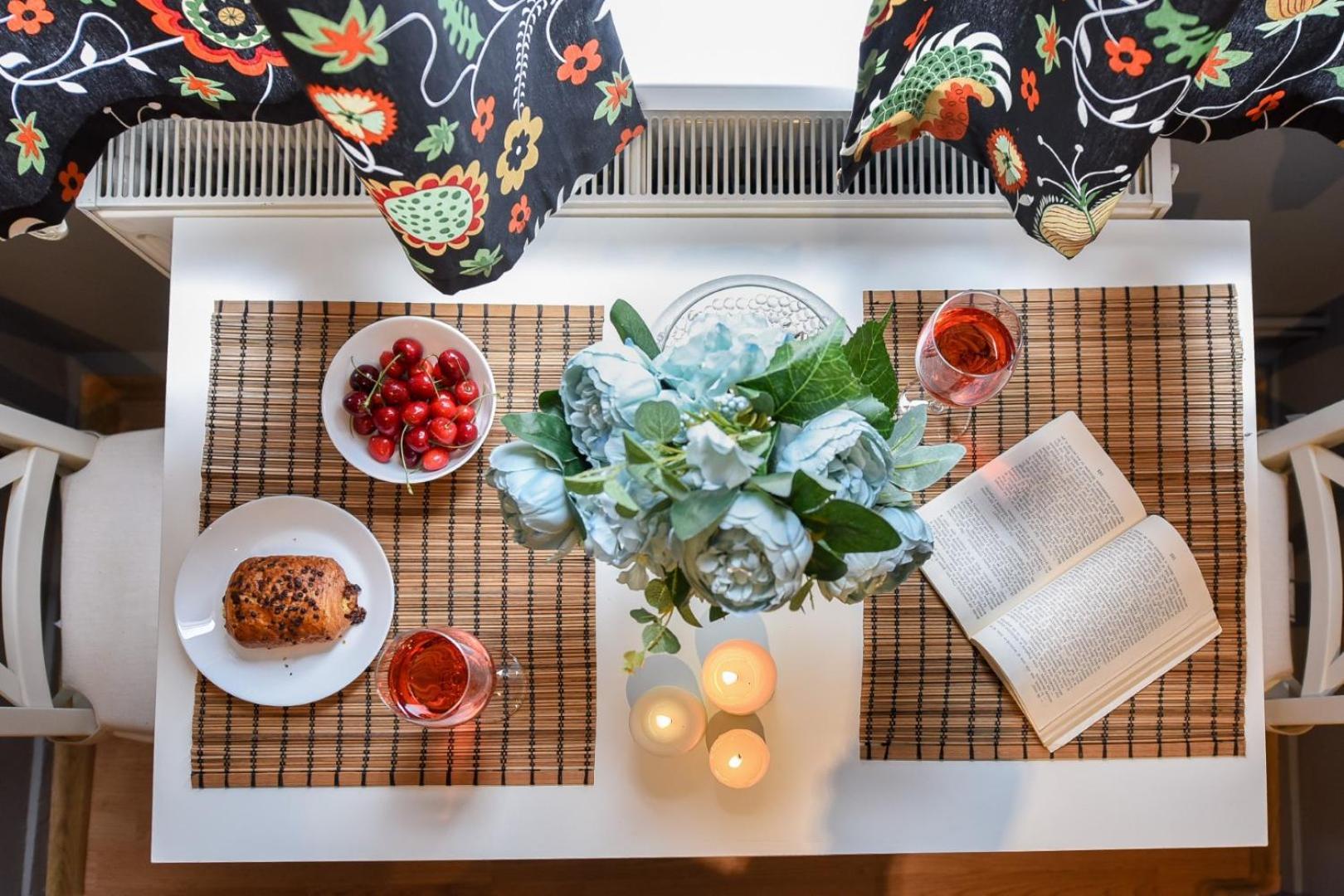 Downtown Oasis: Central Apartments With Cozy Charm Βουκουρέστι Δωμάτιο φωτογραφία